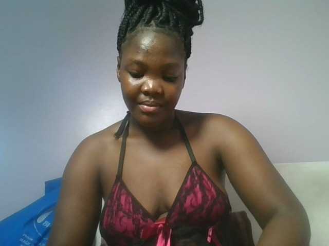 le modèle Sexyicey est en webcam porno dans un show sur le site bongacams, il possède les tags suivants: Ebony,Brunette,Trimmed