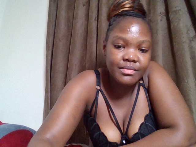 Sexyicey live cam on BongaCams