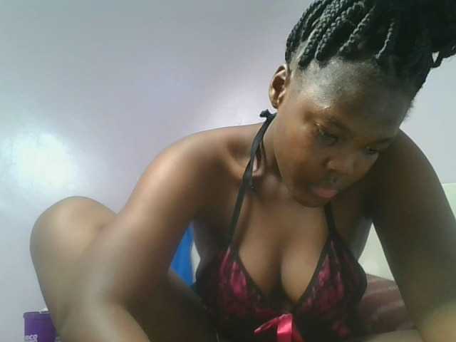 le modèle Sexyicey est en webcam porno dans un show sur le site bongacams, il possède les tags suivants: Ebony,Brunette,Trimmed