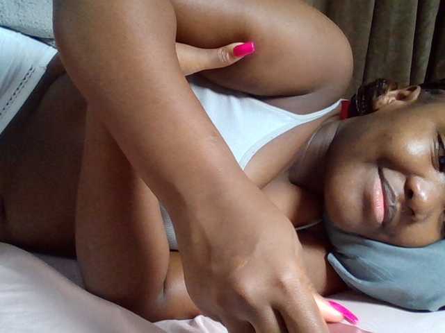 Sexyicey live cam on BongaCams