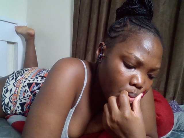 Sexyicey live cam on BongaCams