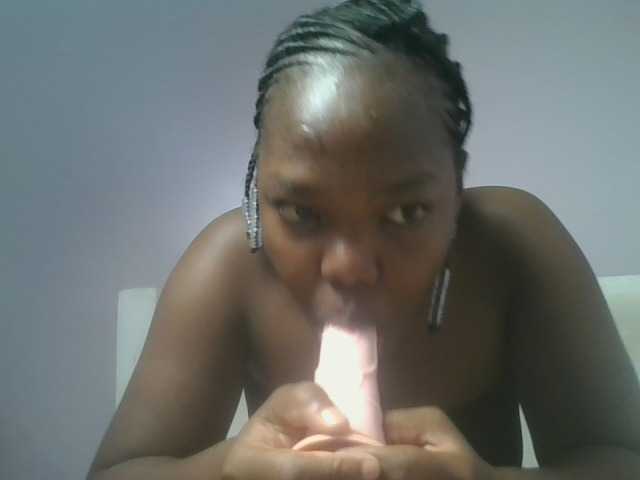 Sexyicey live cam on BongaCams