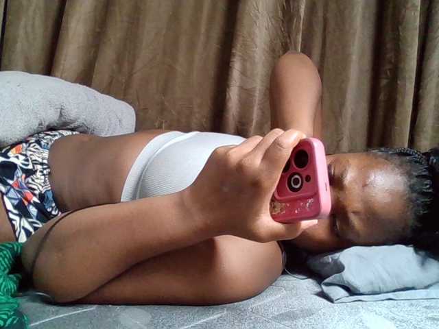 Sexyicey live webcam show