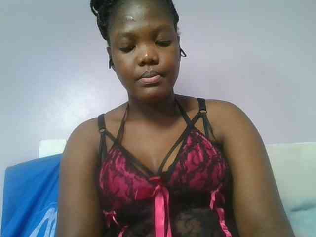 Sexyicey Live Webcam on BongaCams