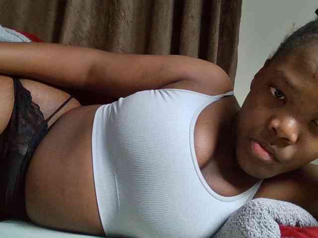 Sexyicey Live Webcam on BongaCams