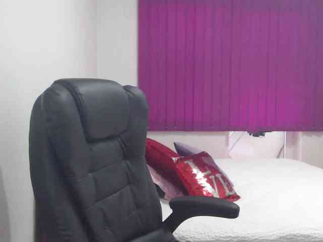 Angelahot webcam