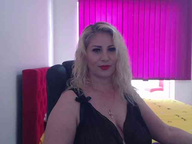 Angelahot webcam