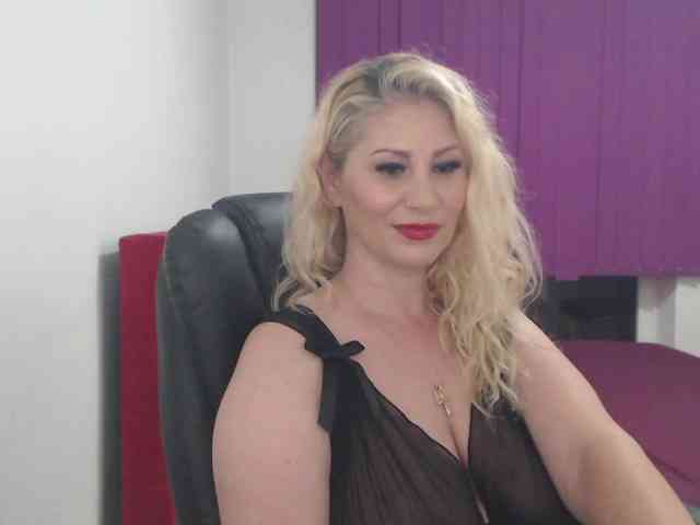 Angelahot webcam
