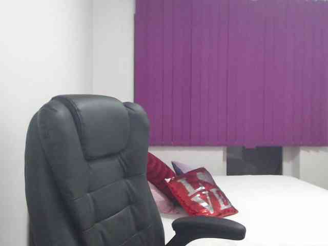 Angelahot webcam