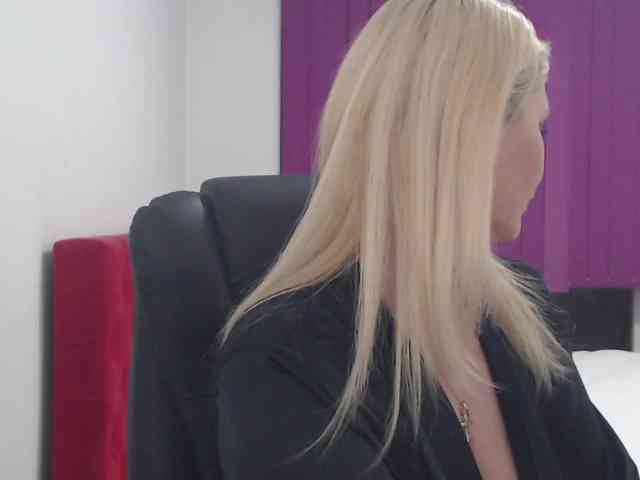 Angelahot webcam