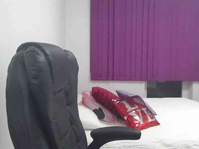 Angelahot webcam
