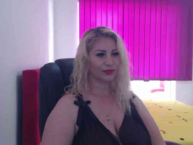 Angelahot webcam