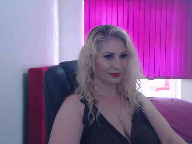 Angelahot webcam