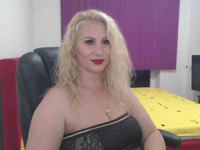Angelahot webcam