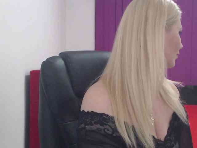 Angelahot webcam
