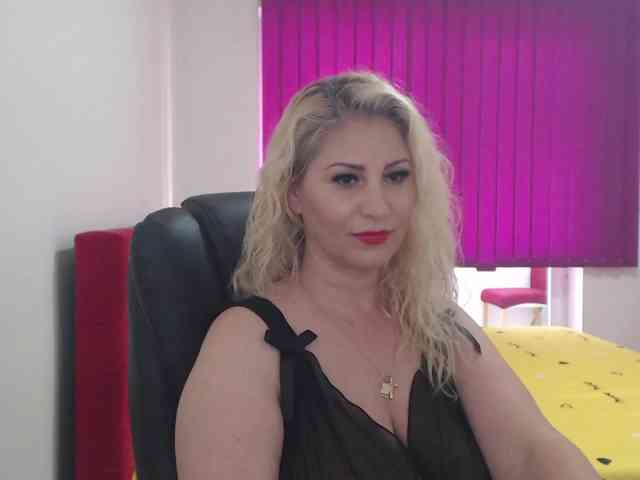 Angelahot webcam