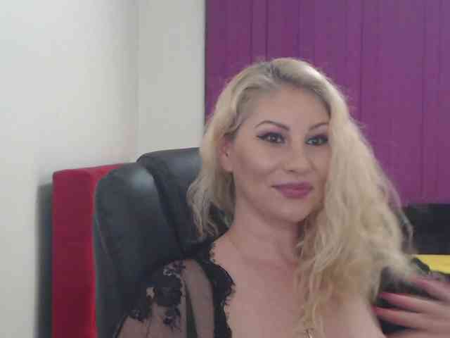 Angelahot webcam