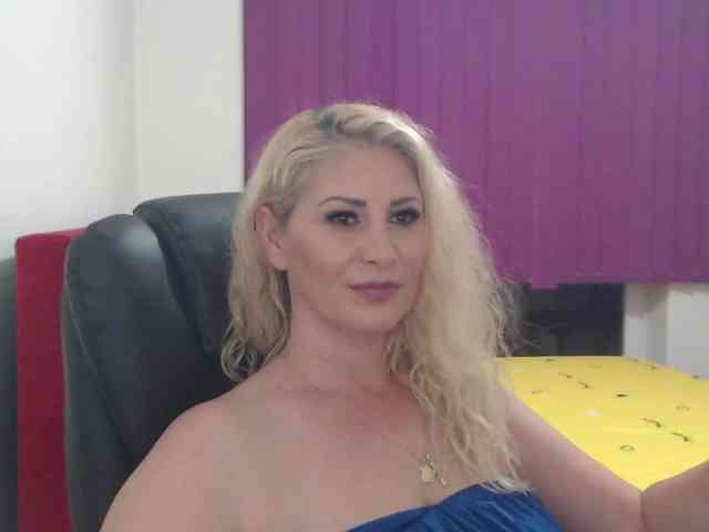 Modella: Iuliaxxtasyy