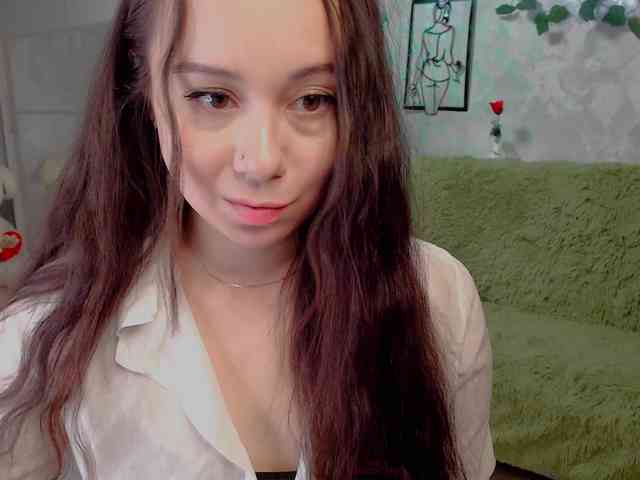 Wowalina's cam show statistics and live stream