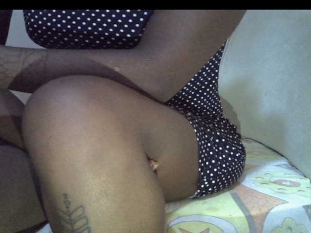 CurvyCrushh live cam on BongaCams