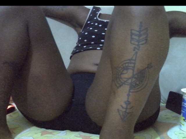 CurvyCrushh live cam preview