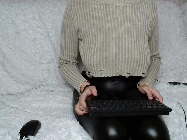 PrettyAngel777 webcam