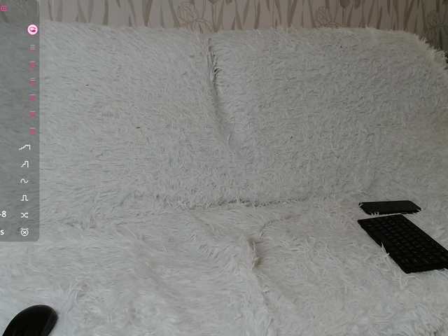 PrettyAngel777 webcam