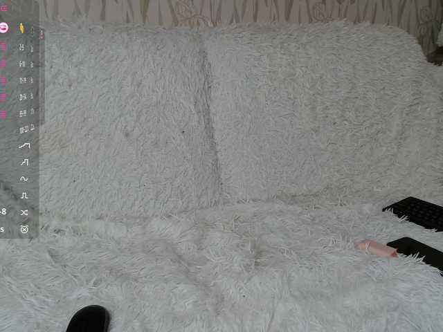 PrettyAngel777 webcam