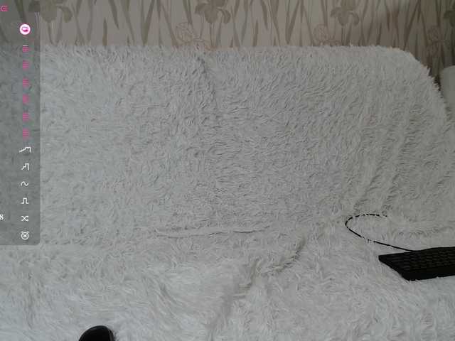 PrettyAngel777 webcam