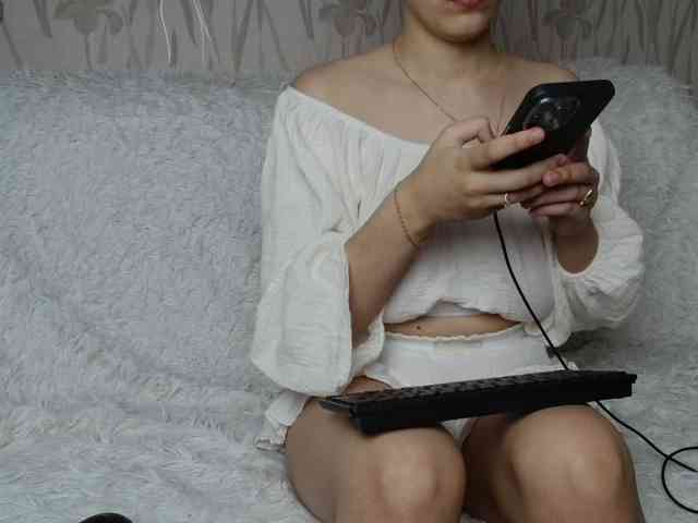 PrettyAngel777 webcam