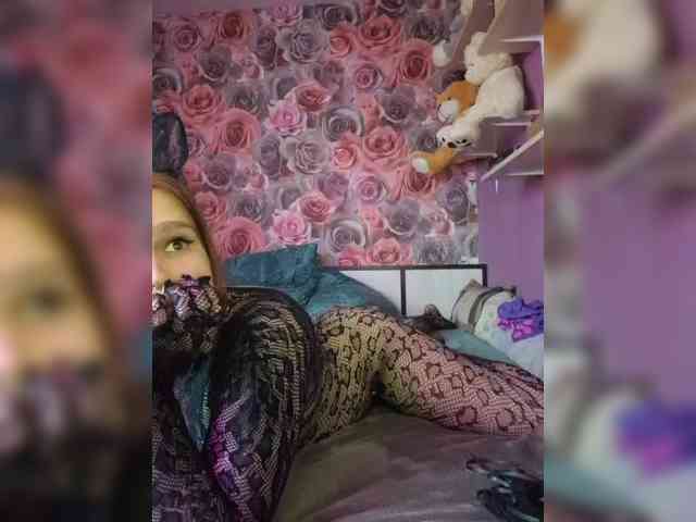 Spacegirl18 webcam