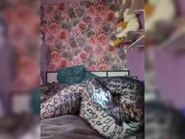 Spacegirl18 webcam