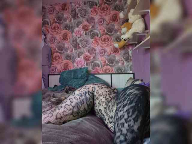 Spacegirl18 webcam