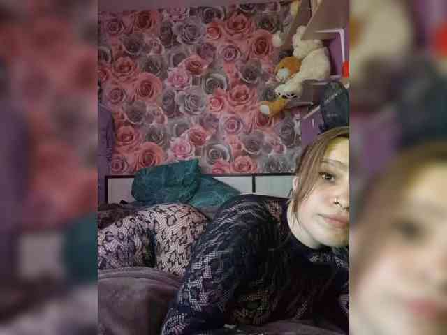 Spacegirl18 webcam