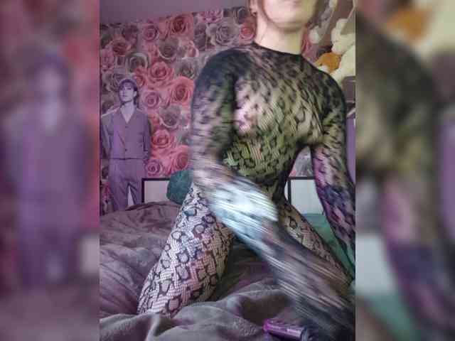 Spacegirl18 webcam