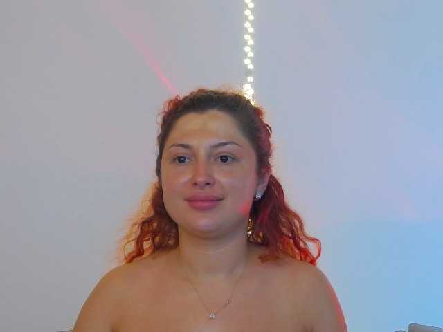 AlexaMills live cam on BongaCams