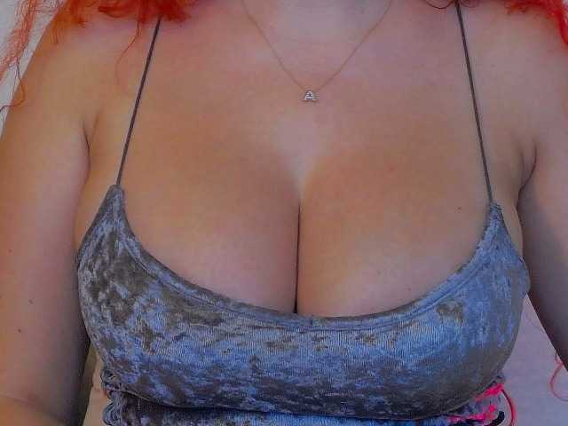 AlexaMills live cam on BongaCams