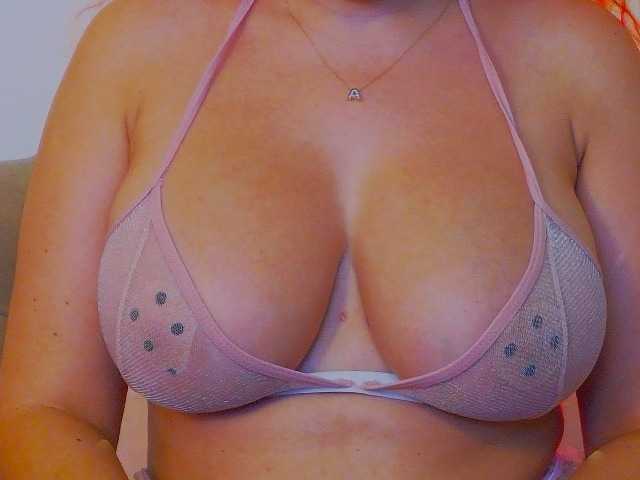 AlexaMills live cam on BongaCams