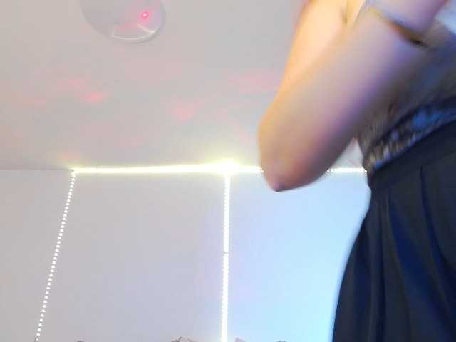 AlexaMills live cam on BongaCams