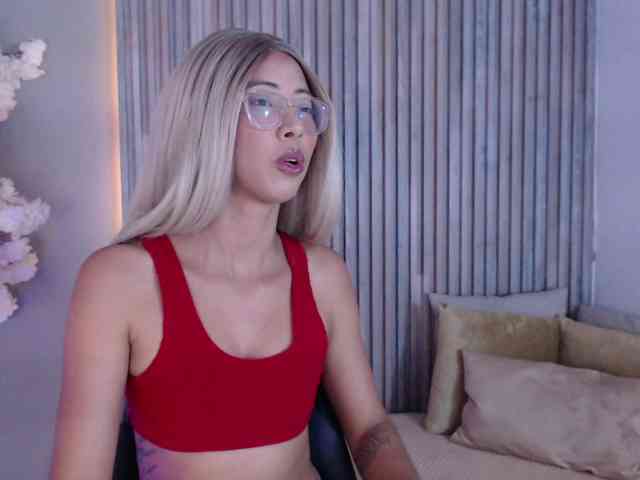 Hillary-hott webcam