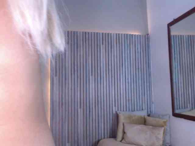 Hillary-hott webcam