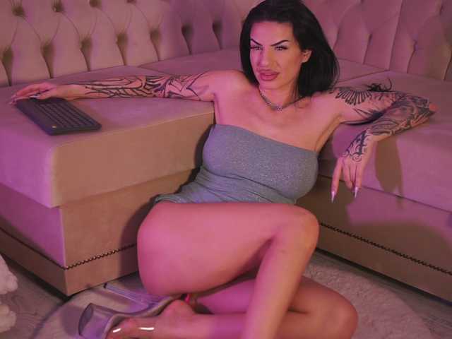 GiaInked live cam on BongaCams