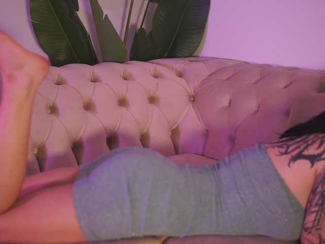 GiaInked live cam on BongaCams