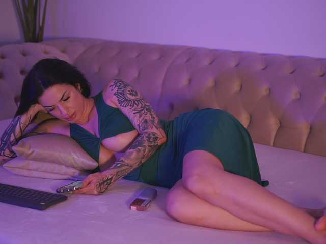 GiaInked live cam on BongaCams