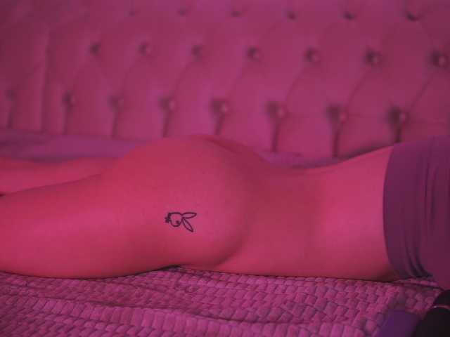 GiaInked live webcam show