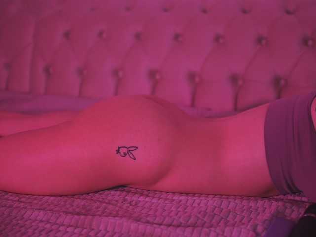 GiaInked live webcam show