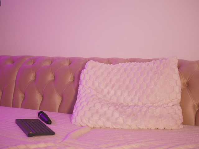 GiaInked live cam on BongaCams