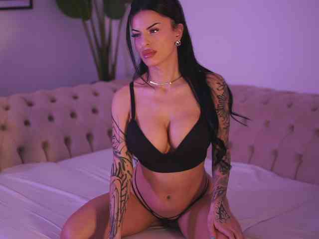 GiaInked Live Webcam on BongaCams