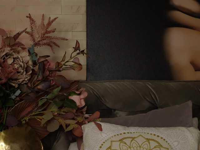 FeliciaKrige Live Cam and Statistics on UnifiedCams