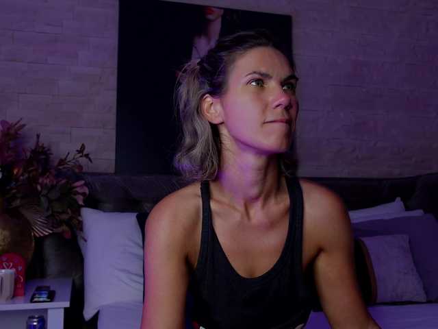 FeliciaKrige live cam on BongaCams